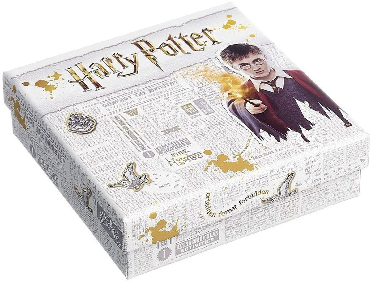 The Carat Shop – Harry Potter verzilverde armband met 3 spreuk kralen en deathly hallows & snitch bedels