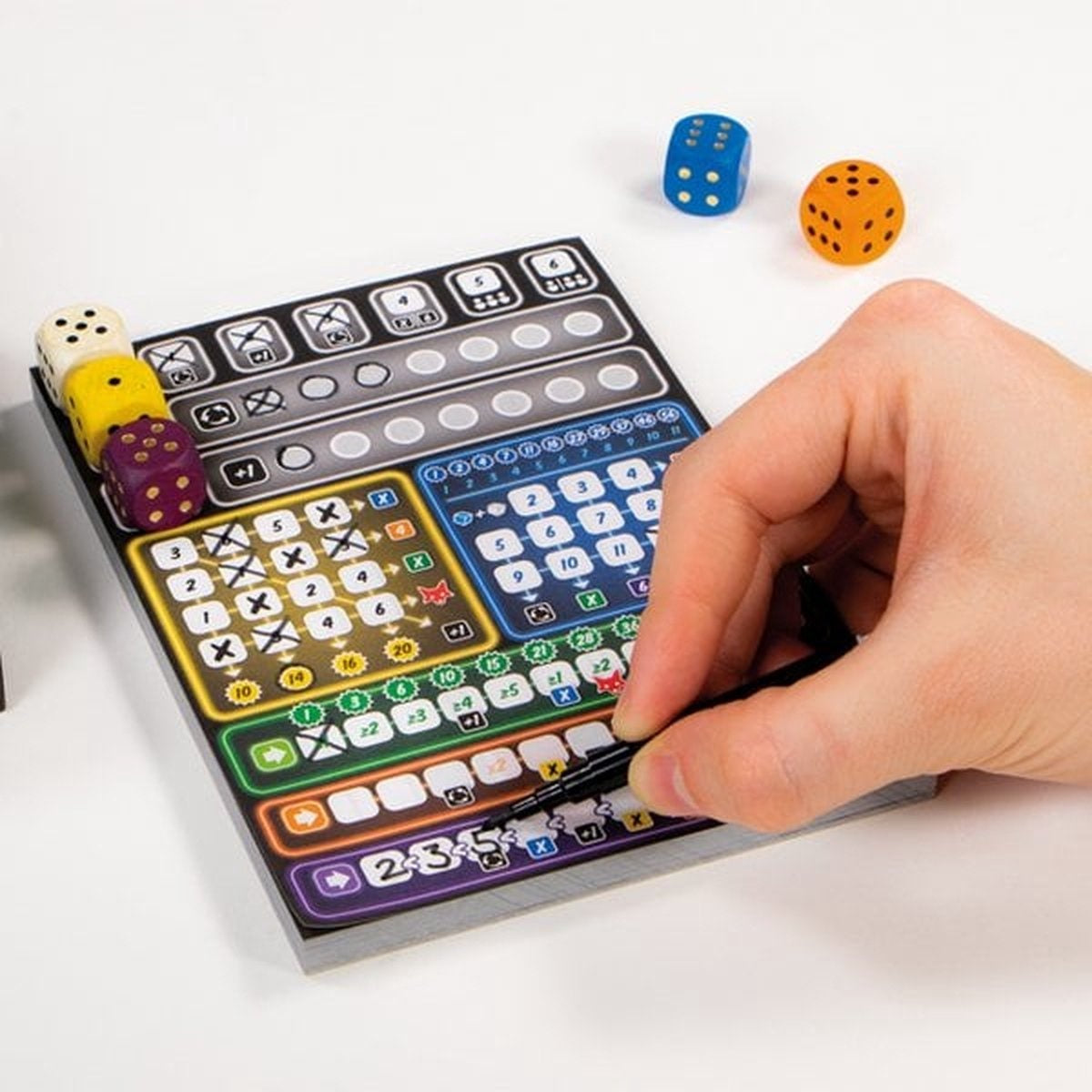 999 games – clever – dobbelspel – creëer kettingreacties door de juiste keuzes te maken – gezelschapsspel – familiespel – strategiespel – klein cadeautje